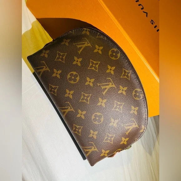 📸 Additional Photos Listing FOR Louis Vuitton gm cosmetic - Picture 2 of 5